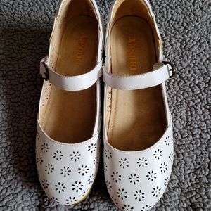 Alegria White Floral Cut Outsmart Janes